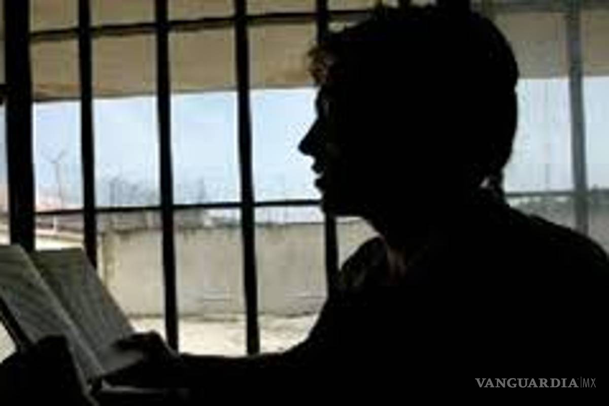 Consideran reducir condena a reos en penal de Coahuila… por leer libros