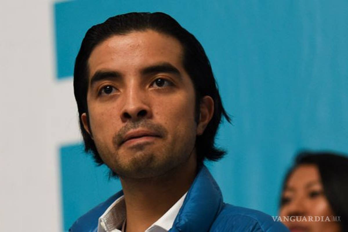 Yerno y nieto de Elba Esther realizan asambleas en busca de adeptos para su partido