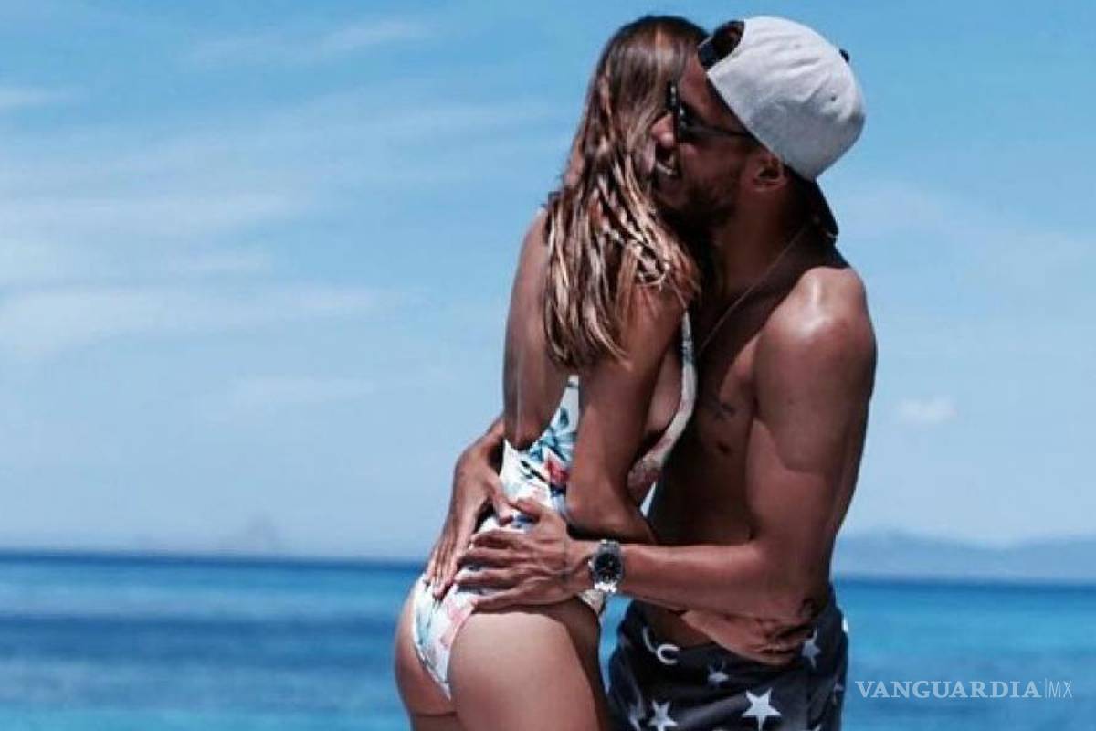 $!'Jona' dos Santos habría rechazado a su novia...por un futbolista