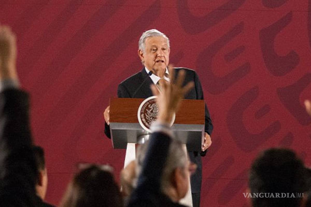 AMLO hace nueva consulta a mano alzada para responder a protestas