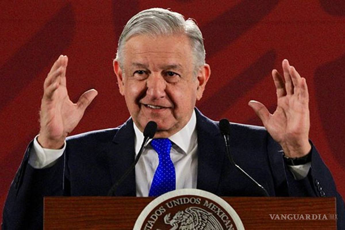 AMLO bromea con cambio de horario: podemos madrugar para el ejercicio (En Vivo)