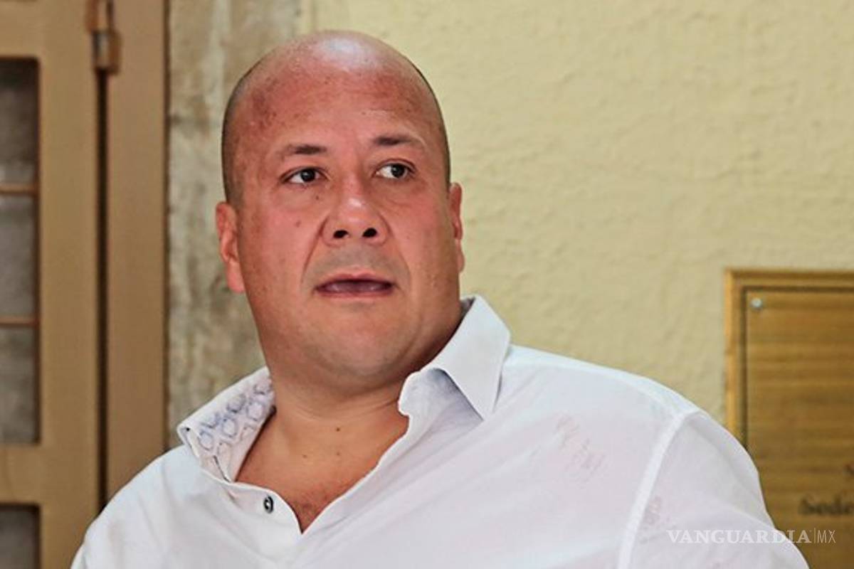 Alfaro pide a AMLO 'dar la cara' por desabasto de gasolina