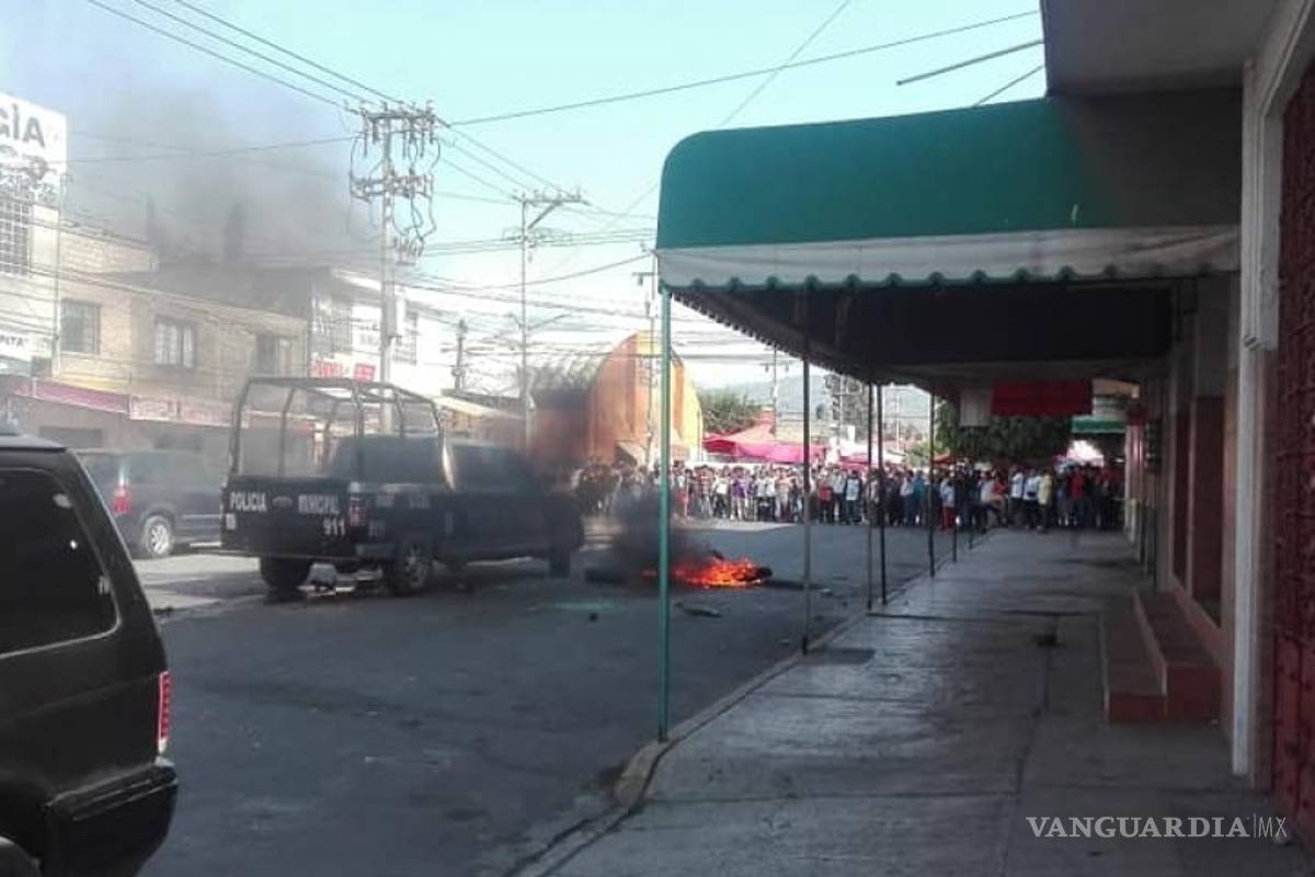 $!Camioneta atropella y mata a una niña en Edomex, casi linchan a los ocupantes