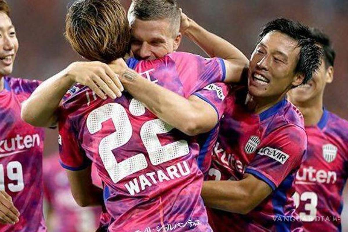 El futbolista alemán que usa tachones de los Supercampeones y consiguió un doblete