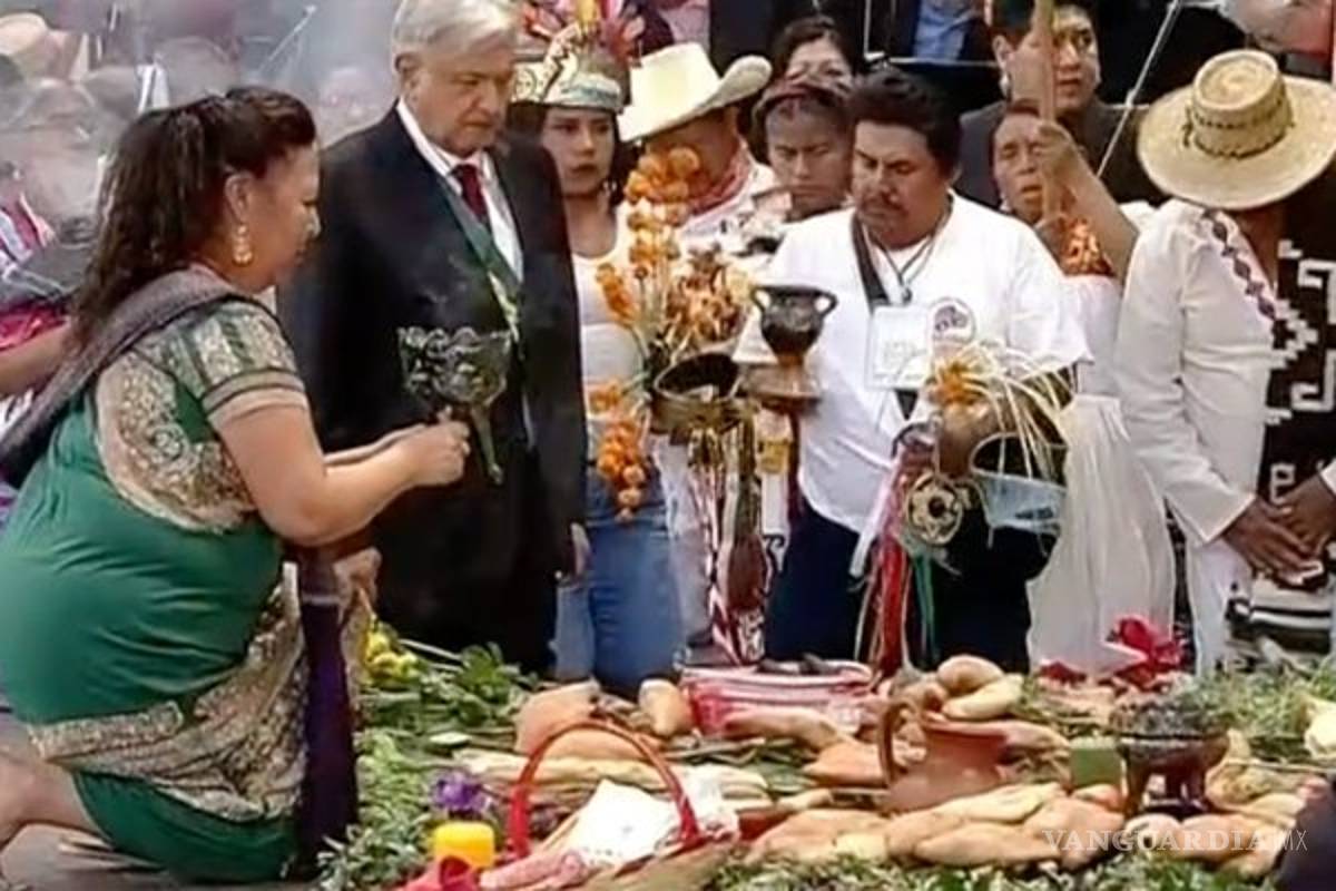 AMLO y Beatriz reciben purificación de médicos tradicionales