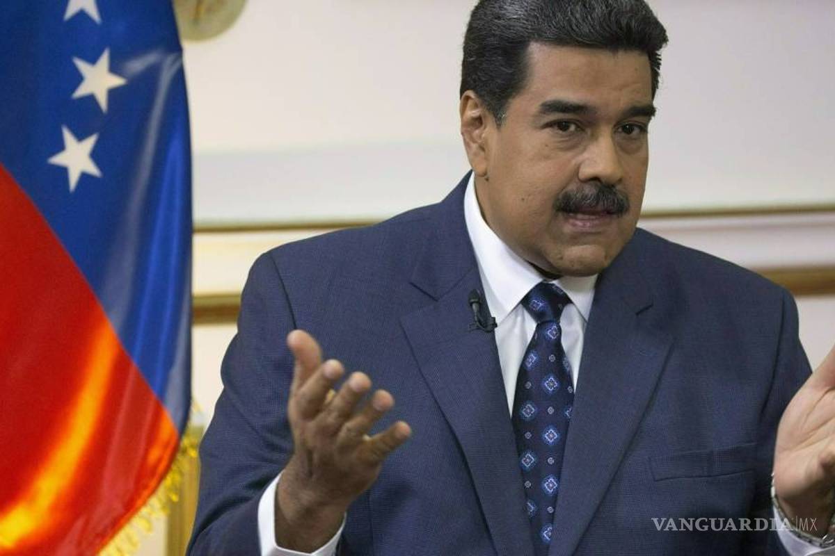 Maduro cierra frontera con Brasil; lo evalúa con Colombia