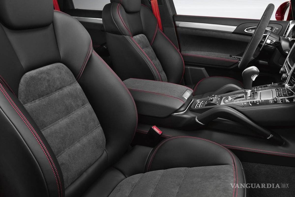 $!¿Qué es el Alcántara y porqué todos lo quieren en sus autos?