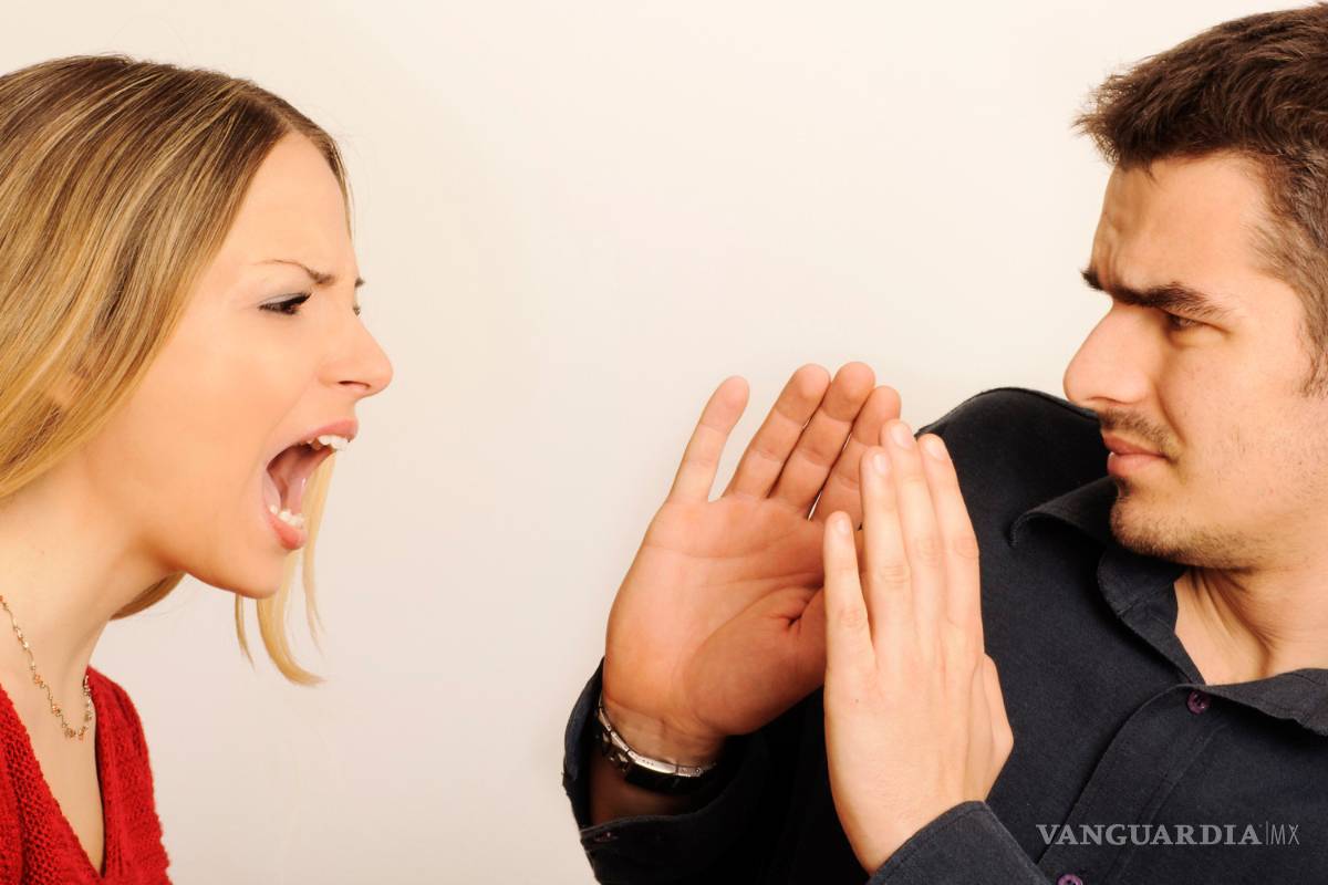 17 señales que indican que tu pareja te controla y te anula