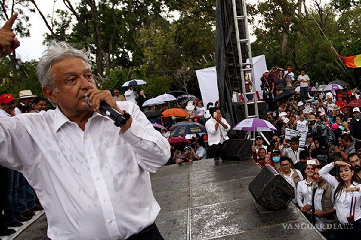 Hombre interrumpe a AMLO para denunciar a alcalde por corrupción en NL