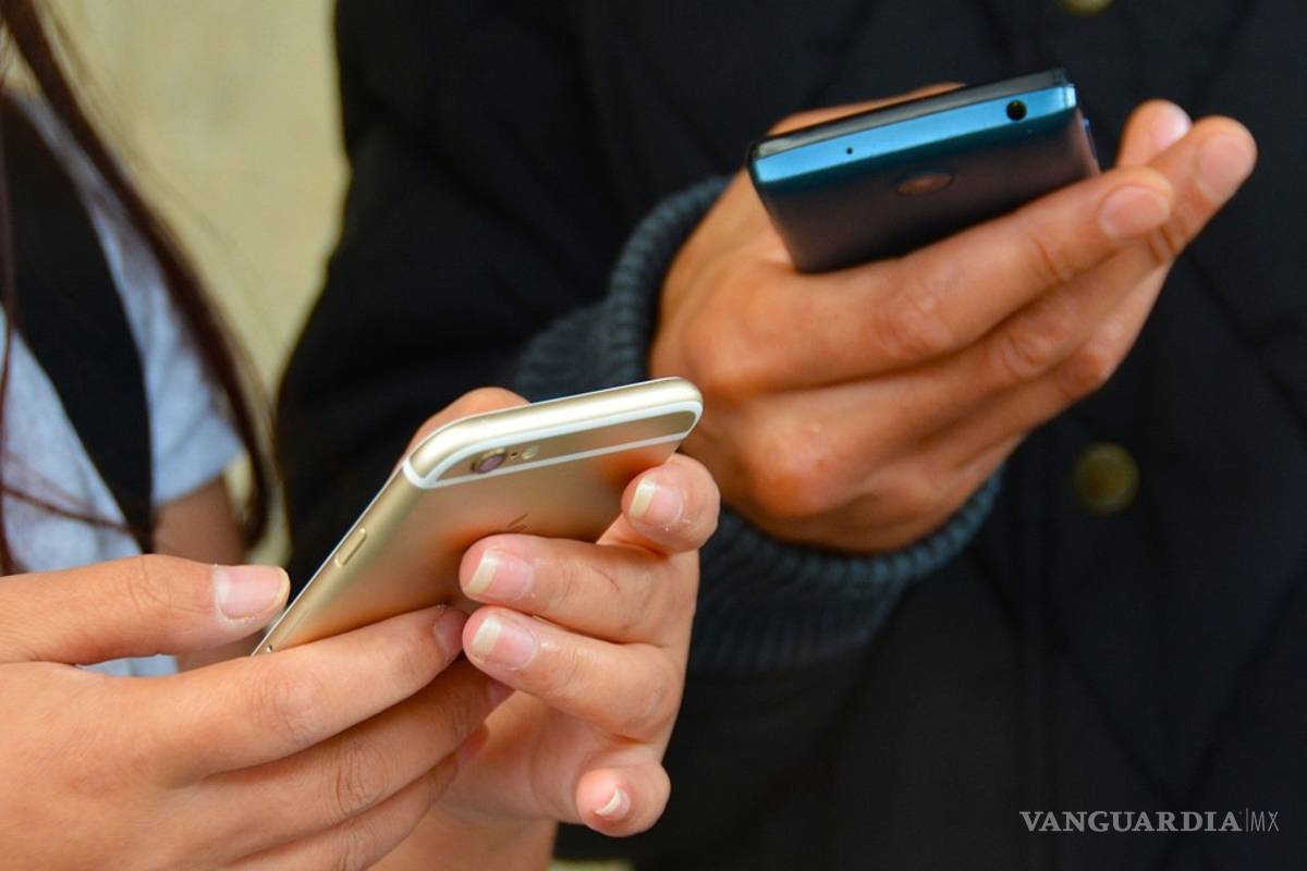 Los celulares tienen 18 veces más gérmenes que un sanitario