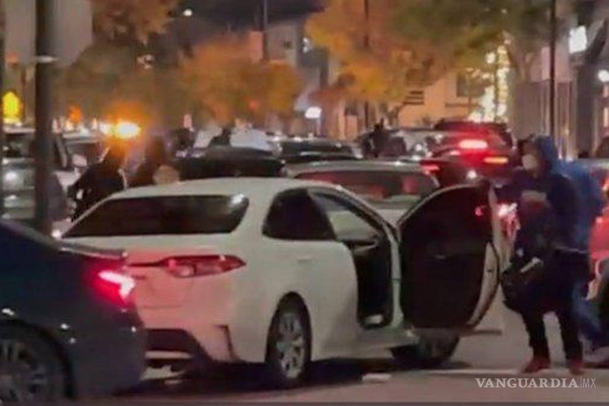 Robo masivo en California, decenas de personas asaltan tienda de lujo