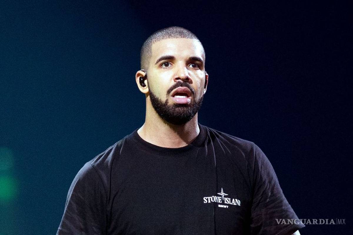 Reprende Drake en pleno concierto a un fan por manosear a mujeres