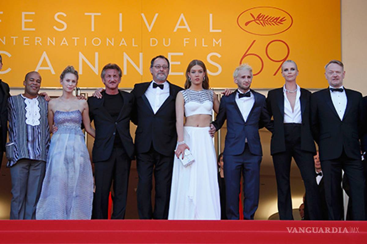 Charlize Theron y Sean Penn mantienen distancia en Cannes
