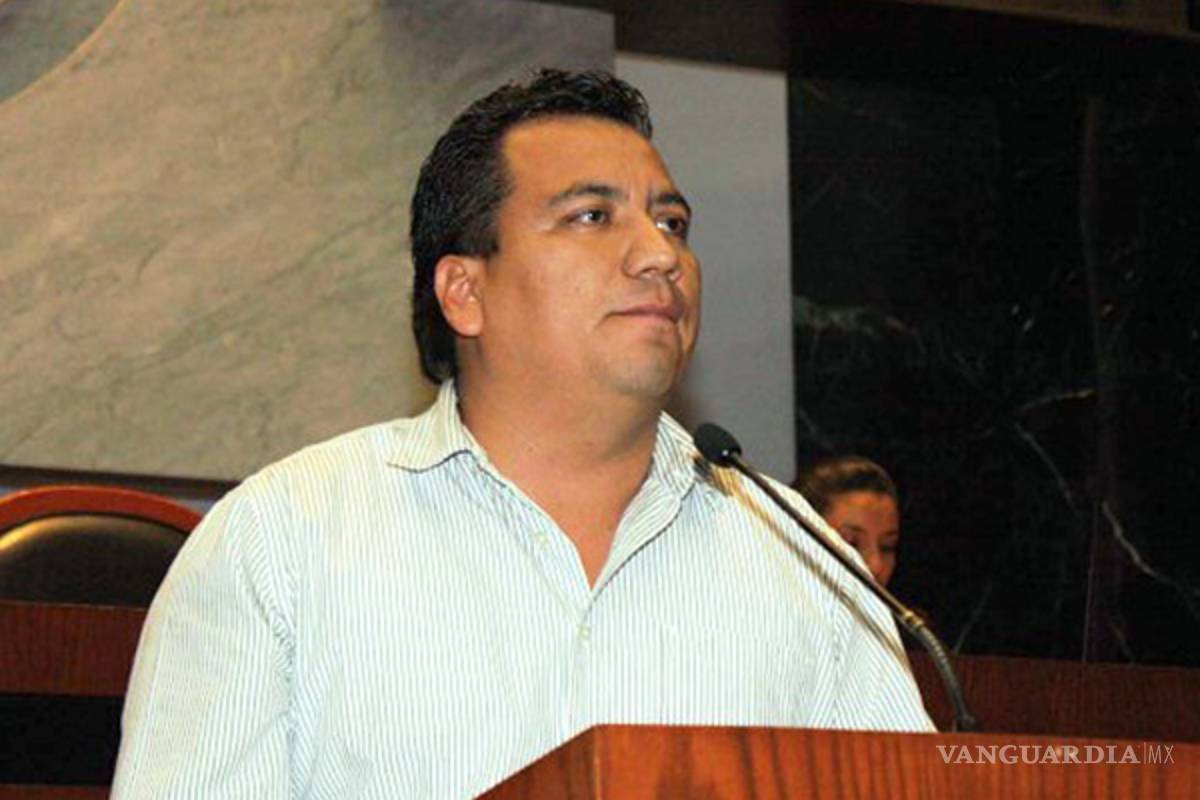 Exdiputado ligado al narco y exdirigente en Ayotzinapa cobran en nómina de Astudillo