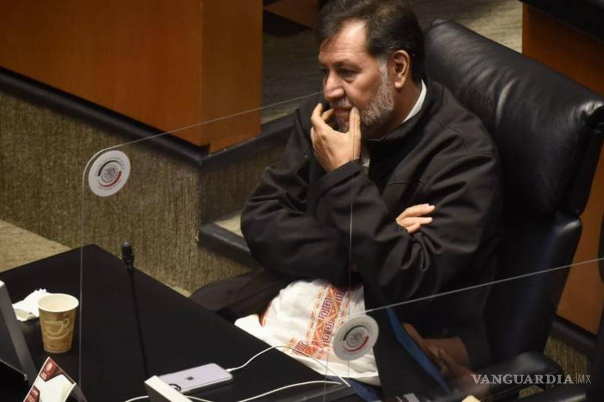 Noroña se niega a usar cubrebocas en Senado; aléjense 5 metros, responde