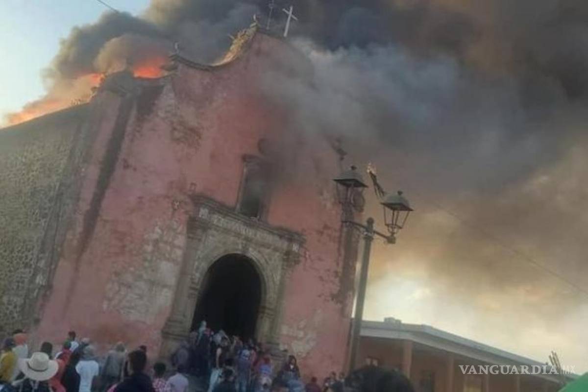 Se incendia la iglesia de Santiago Apóstol, templo histórico en Nurio, Michoacán