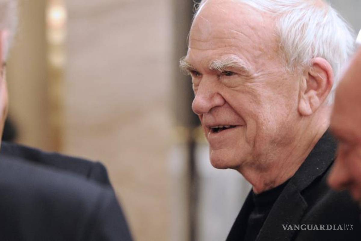 Después de 40 años, Milan Kundera recupera la nacionalidad checa