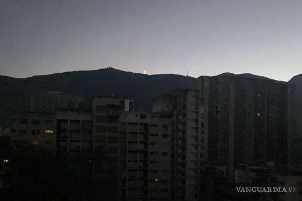 Venezuela sufrió apagón masivo, gobierno asegura que fue sabotaje de la oposición