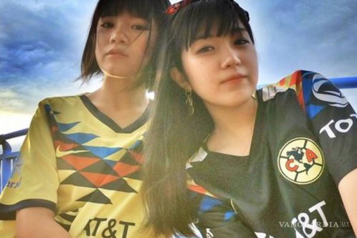 Ellas son el dueto japonés que canta el himno del América