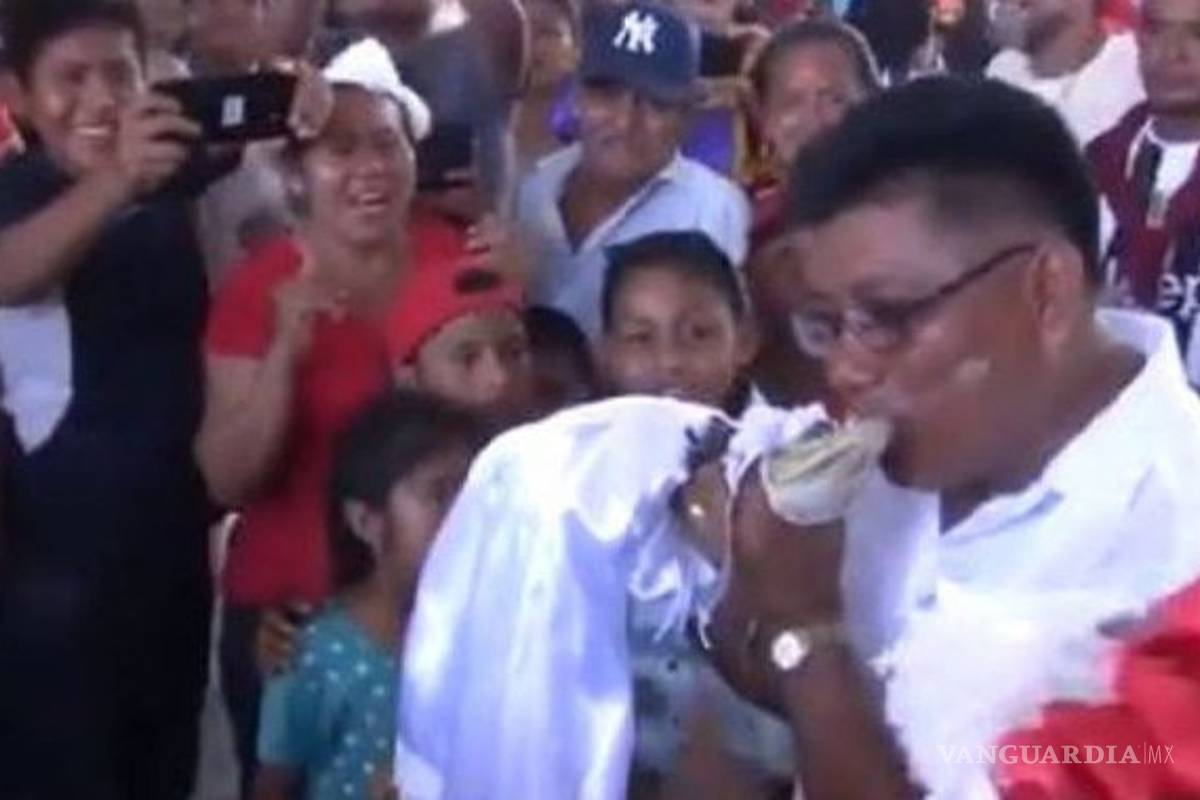 Alcalde de Oaxaca se casa con caimán para pedir abundancia