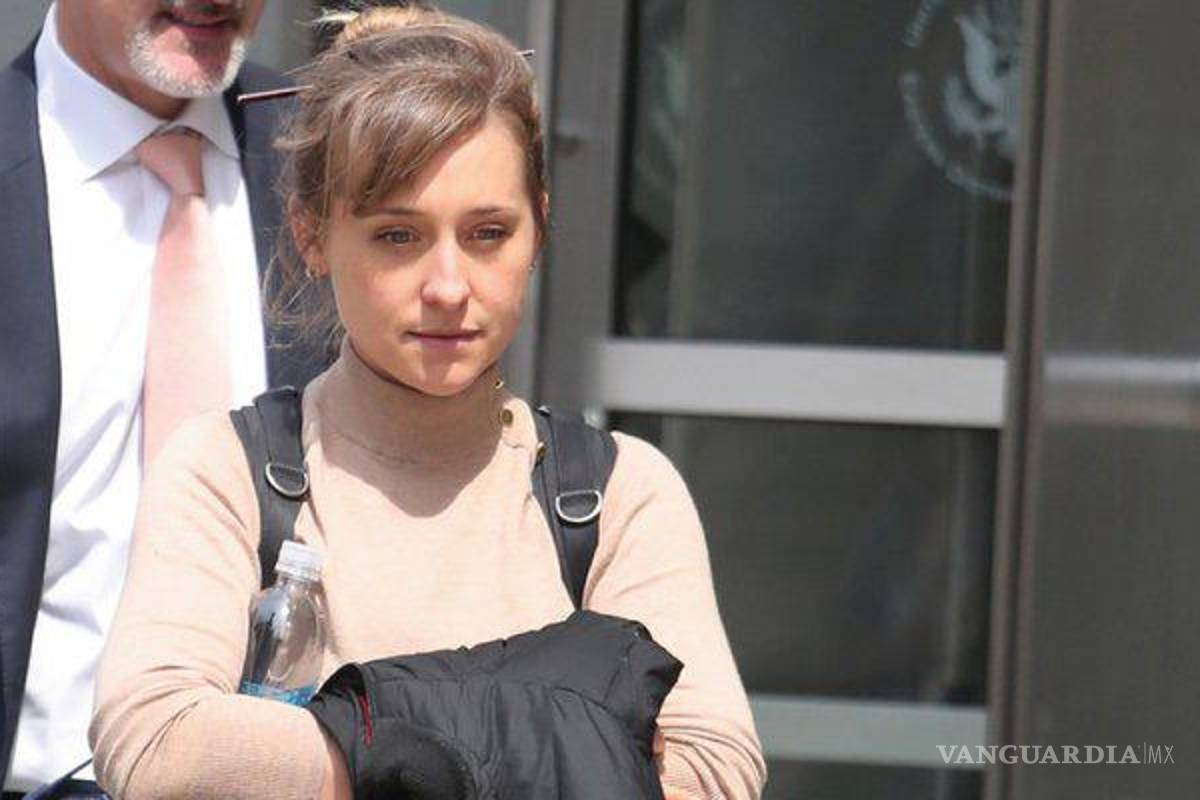 Allison Mack es enviada a prisión por su participación en la secta NXIVM