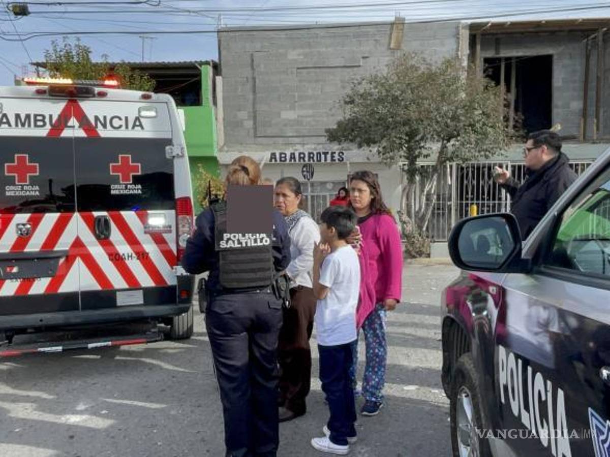 $!Paramédicos de la Cruz Roja brindaron atención médica a Miguel antes de su traslado a la Clínica 88 del IMSS.