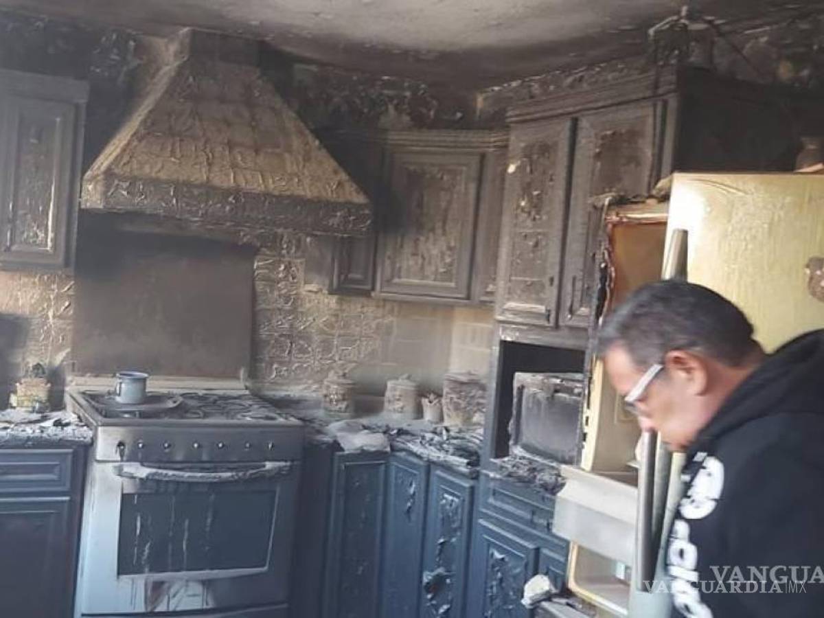 $!Personal de bomberos acudió a dar atención al siniestro.