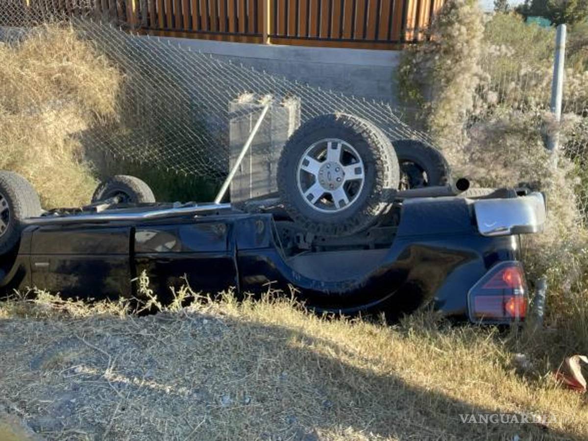 $!Elementos de tránsito tomaron conocimiento del incidente y supervisaron la zona tras el accidente.