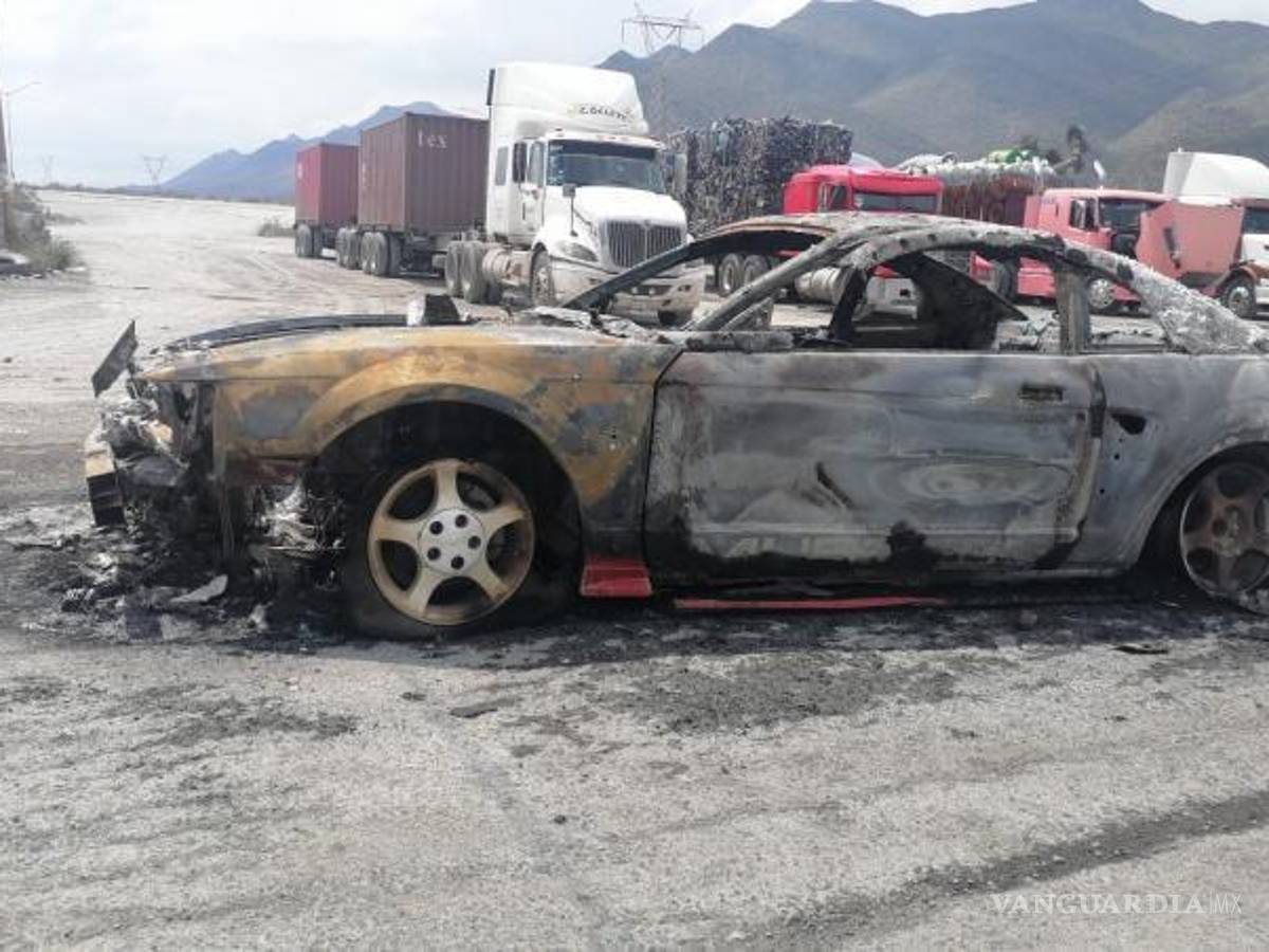 $!Restos del Ford Mustang fueron retirados del sitio del incendio y trasladados a un corralón.