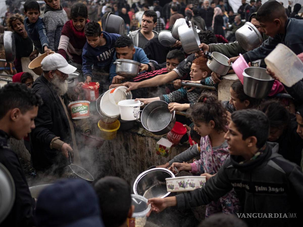 $!En el norte de Gaza, agrega, en casi dos terceras partes de los hogares, la gente recurre a medidas extremas, como que los adultos dejen de comer por días y noches