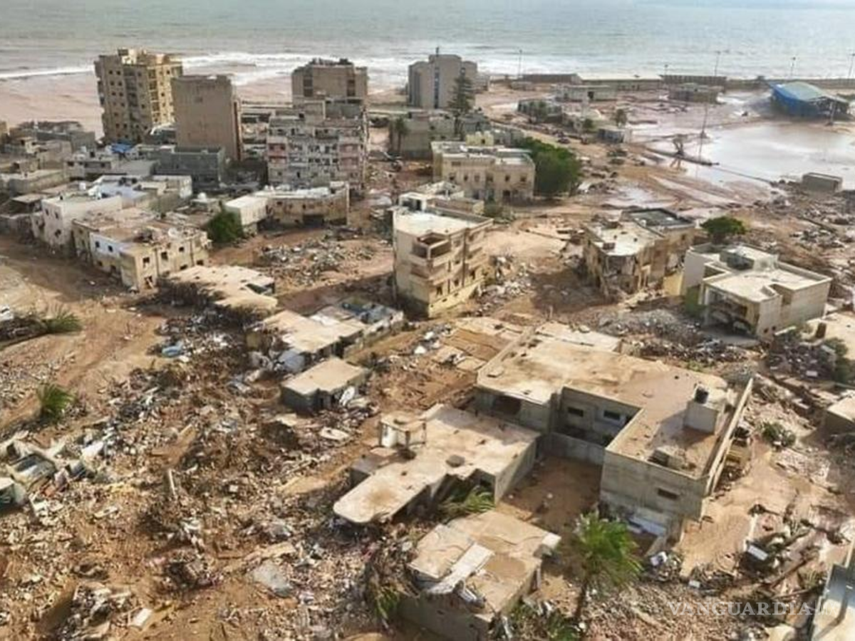 $!‘El mar arroja cadáveres’, estiman 20 mil muertos en Libia tras inundaciones