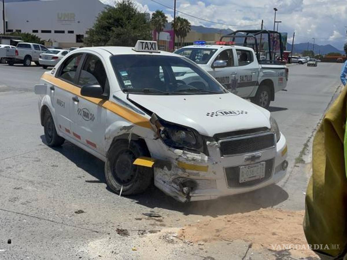$!El conductor responsable realizó una maniobra prohibida al intentar dar vuelta en “U” sin precaución.
