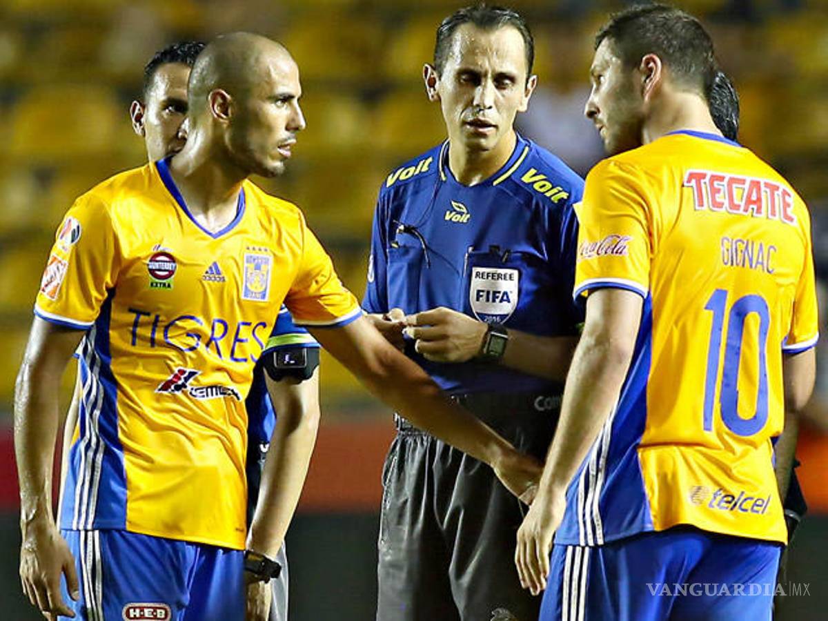 $!Luis Enrique Santander fue amenazado de muerte por no pitar el penal contra Chivas en la final