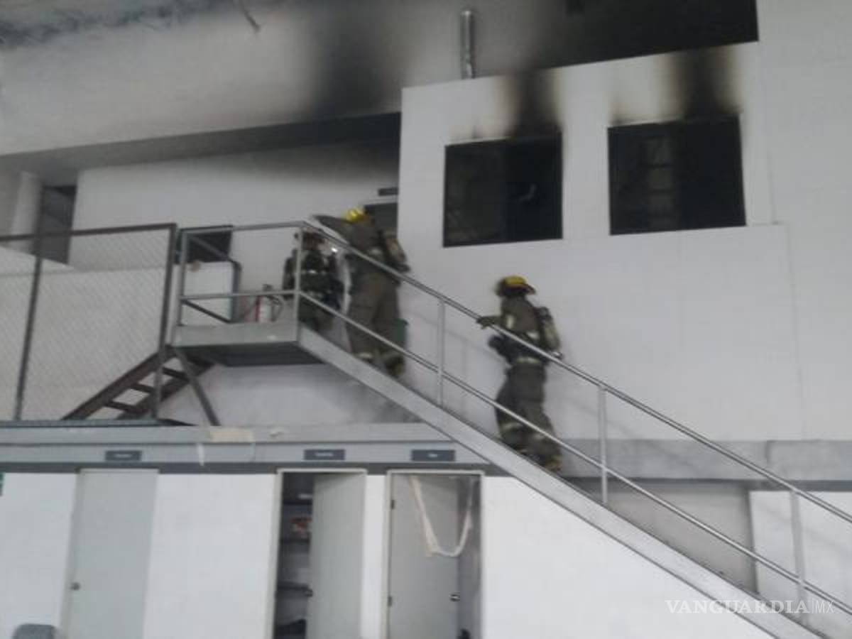 $!Los bomberos terminaron de sofocar el fuego.