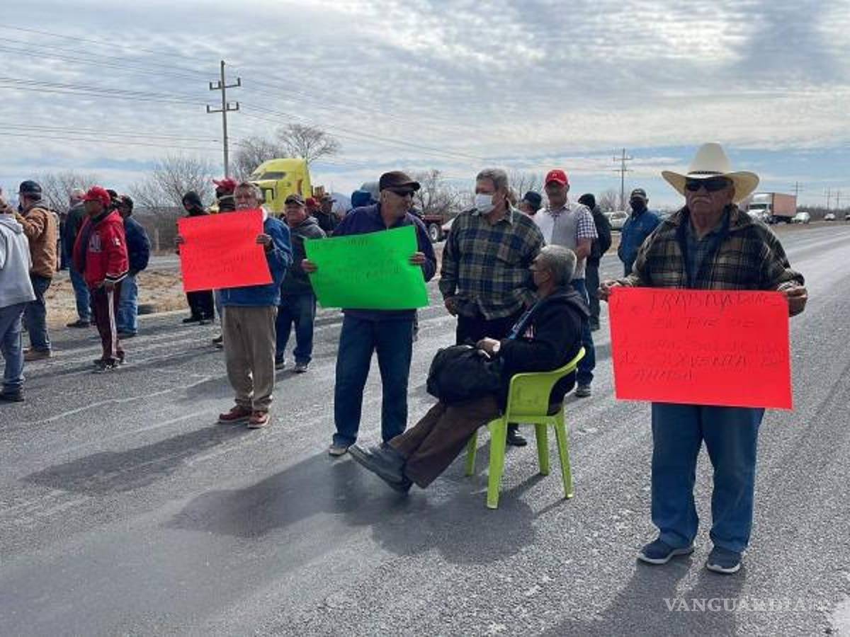 $!A decir de Ruvalcaba Oviedo, cada uno de los 12 mil 500 trabajadores debe de recibir 52 mil pesos, pues la empresa se vendió en 634 millones de dólares.