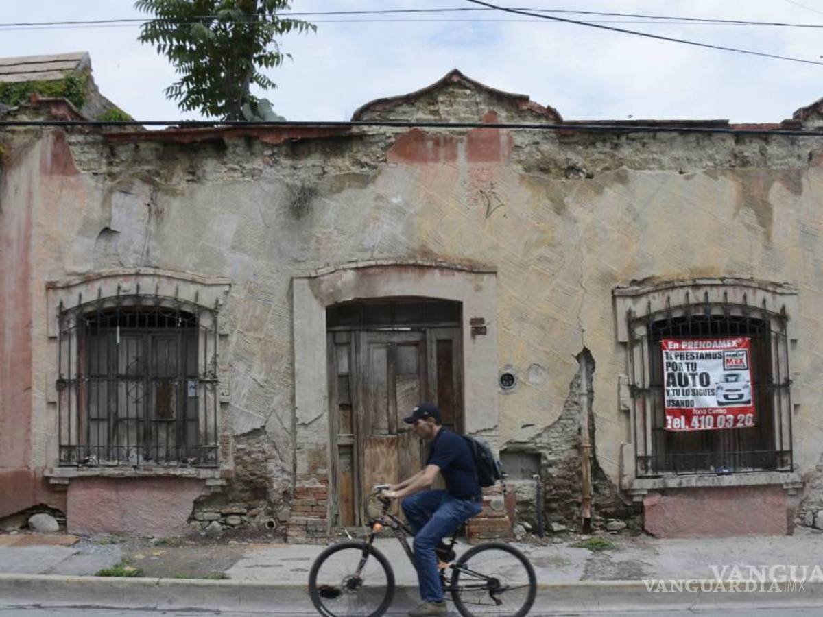 $!El primer cuadro de la ciudad es otro punto en donde hay inmuebles que están al borde del colapso.