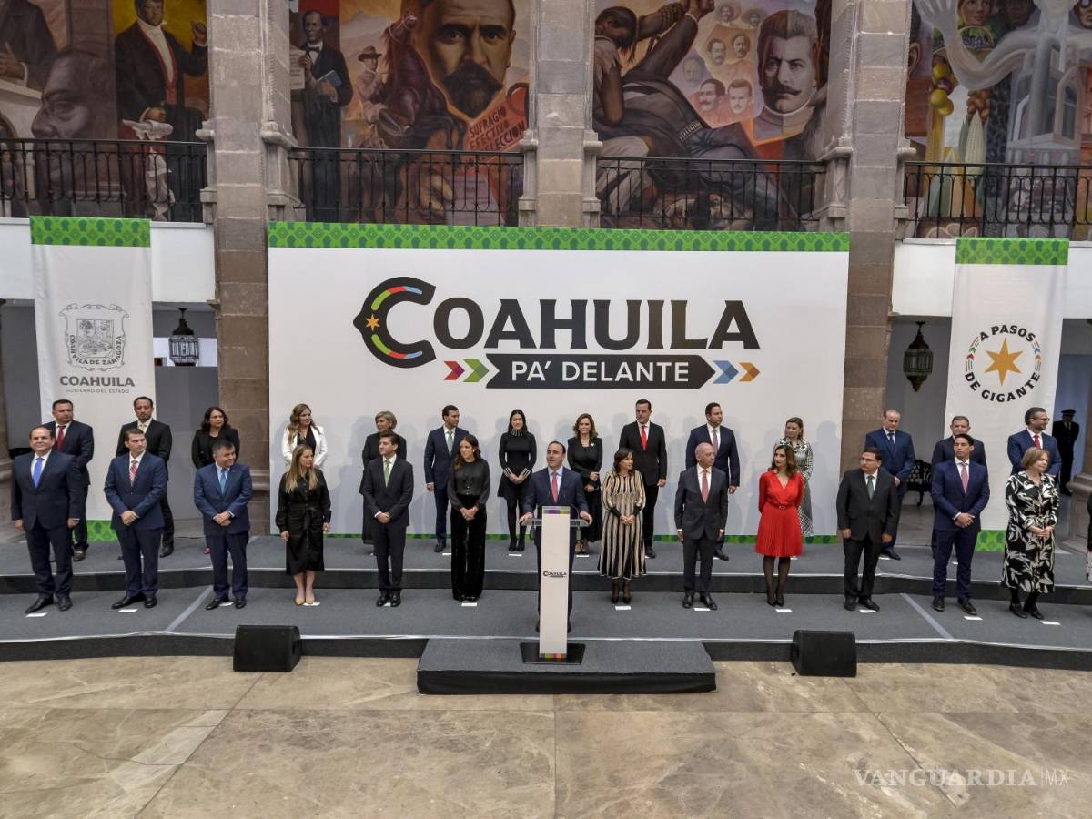 $!Este sábado Manolo Jiménez presentó a su gabinete.