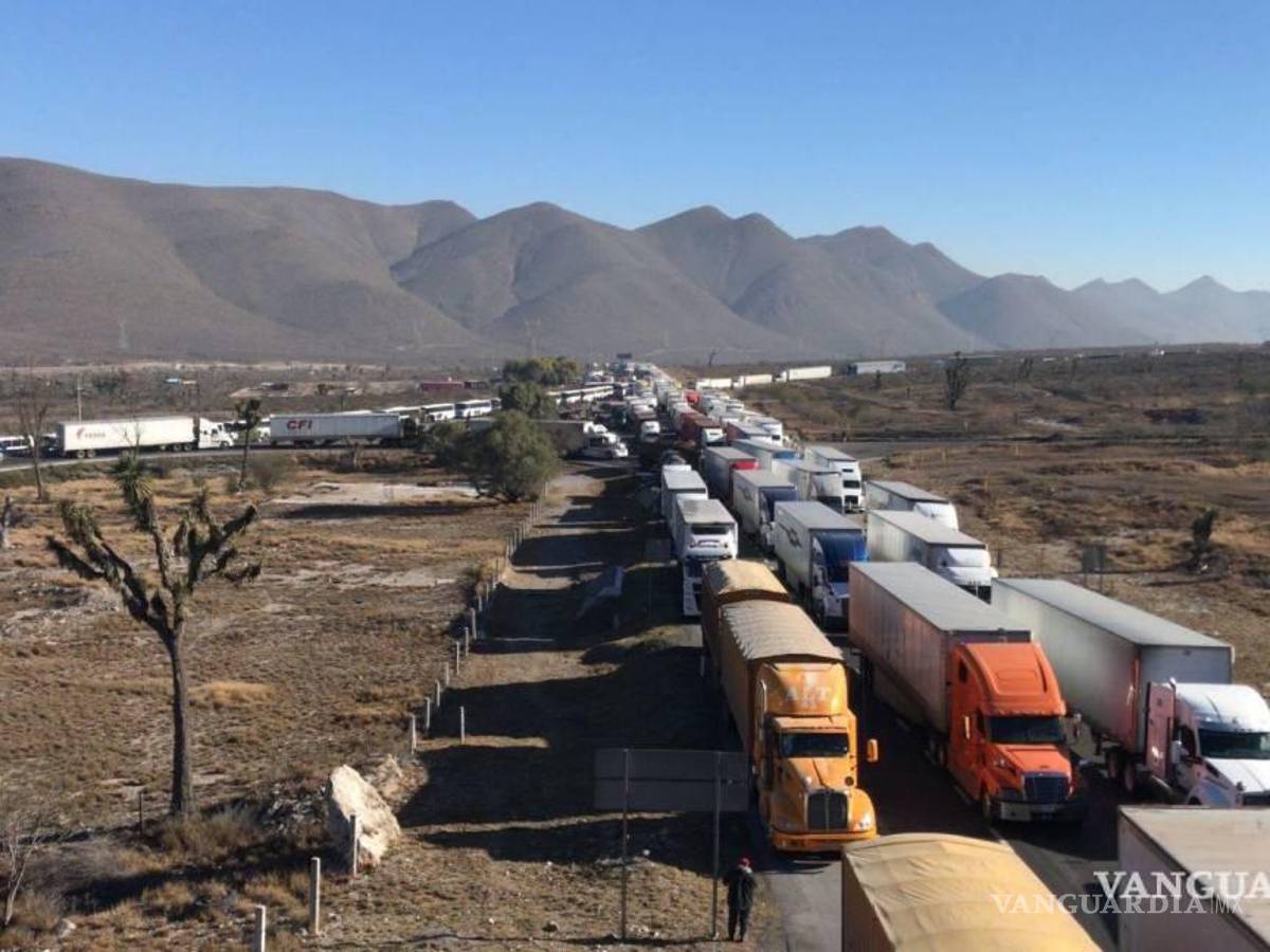 $!La carretera Monterrey-Saltillo es otra vialidad que registra problemas ante la carga vehicular.