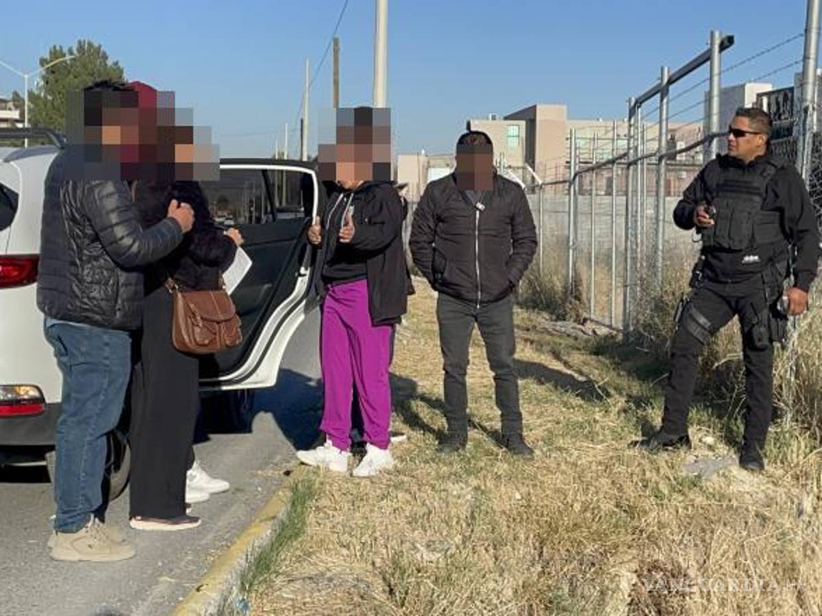 $!Familiares llegaron al lugar y contactaron a la aseguradora para evaluar los daños del vehículo.