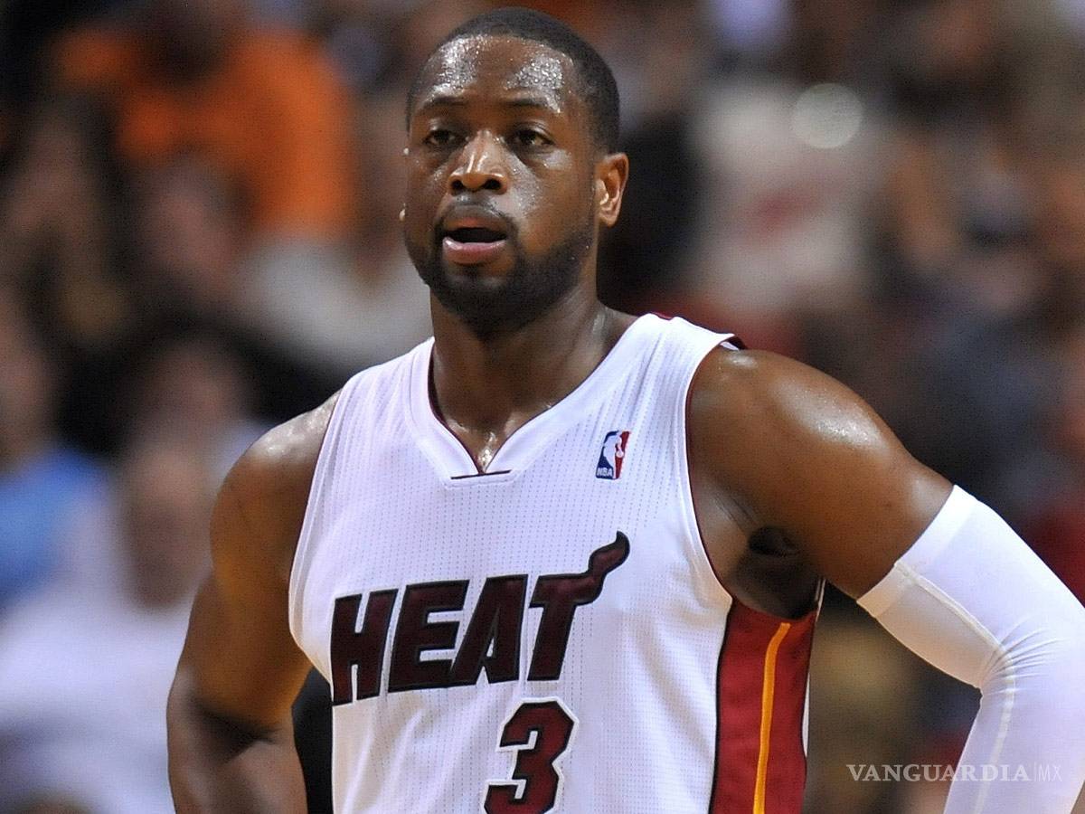 $!James y Wade, aspiran al club de 300 puntos navideños