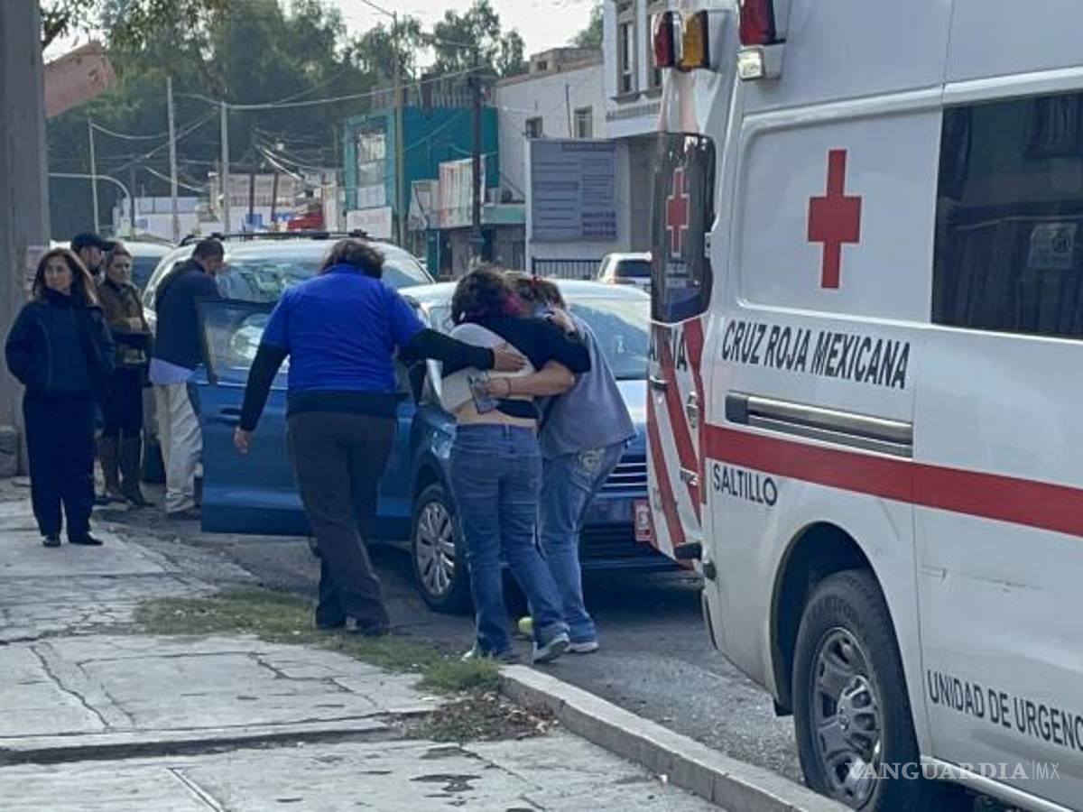 $!La joven y sus familiares optaron por esperar el pase médico de la aseguradora antes de dirigirse por sus propios medios a un hospital.