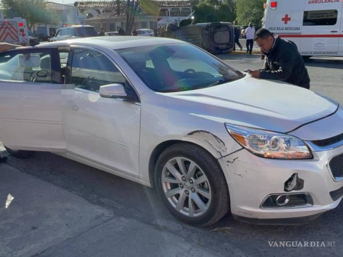 $!El accidente ocurrió cuando el conductor de un Chevrolet Malibu se atravesó en el camino de la joven, causando la colisión.