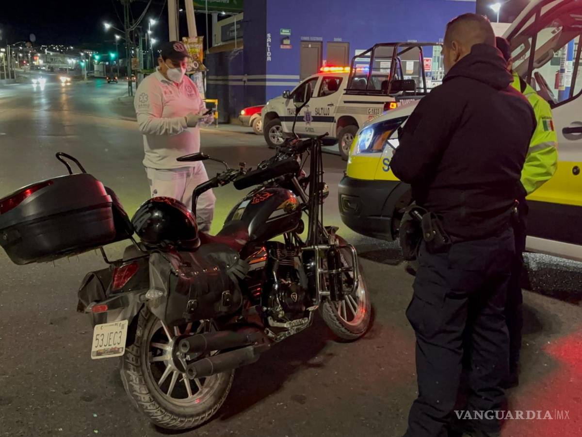 $!La motocicleta fue asegurada y llevada al corralón tras el accidente.