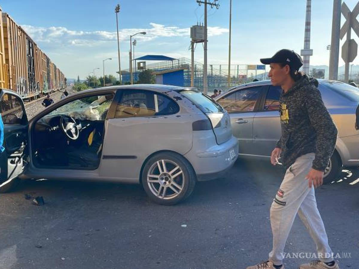 $!Las autoridades solicitaron las grúas para que se trasladaran los autos a un corralón de la ciudad.