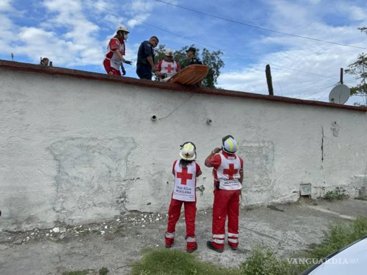 $!La Policía Municipal y socorristas atendieron rápidamente el llamado de emergencia.