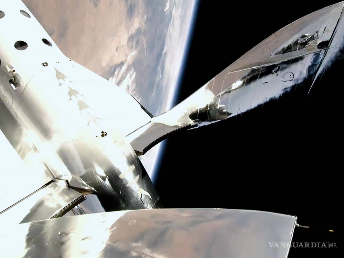 $!Richard Branson finalmente cumple su sueño y llega al espacio en su propio avión