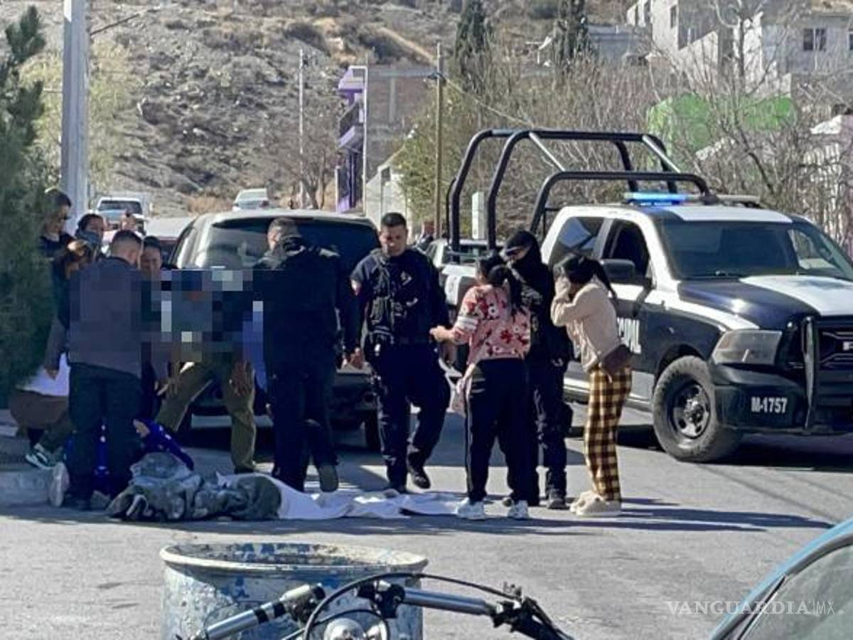 $!La familia de Jesús se mostró reacia a separarse del cuerpo del hombre de 66 años, mientras se realizaban las diligencias pertinentes por parte de las autoridades.