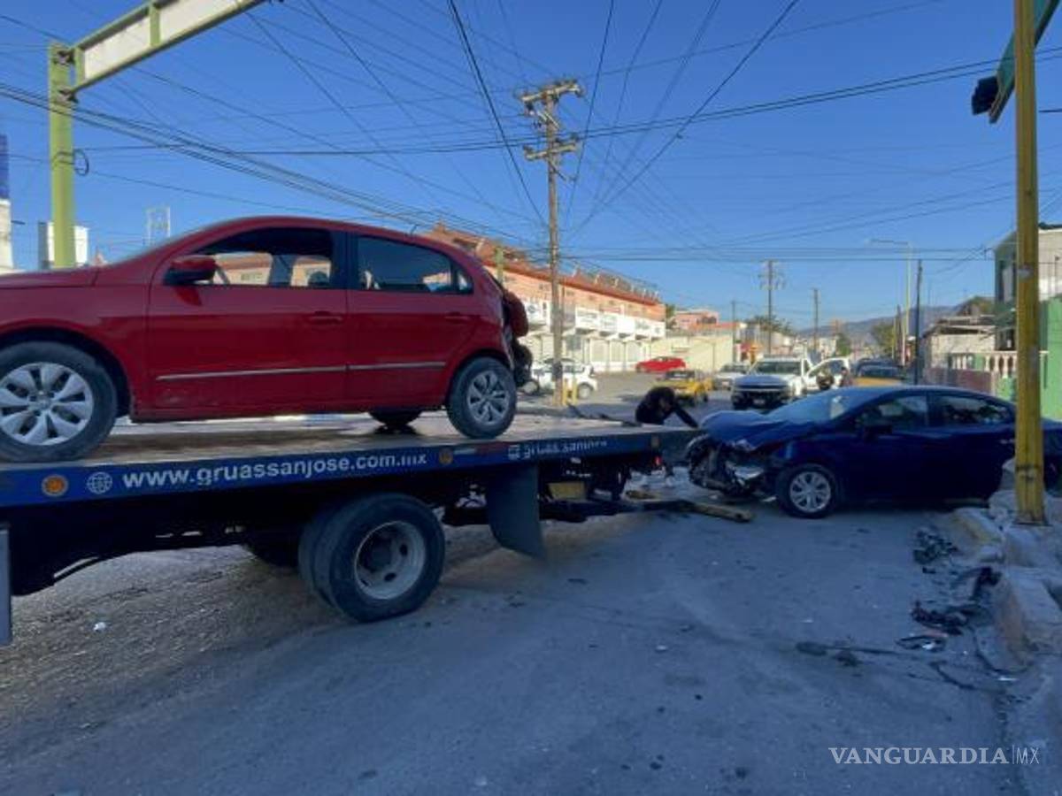 $!Ambos vehículos fueron remolcados a un corralón mientras el Ministerio Público investiga el incidente.