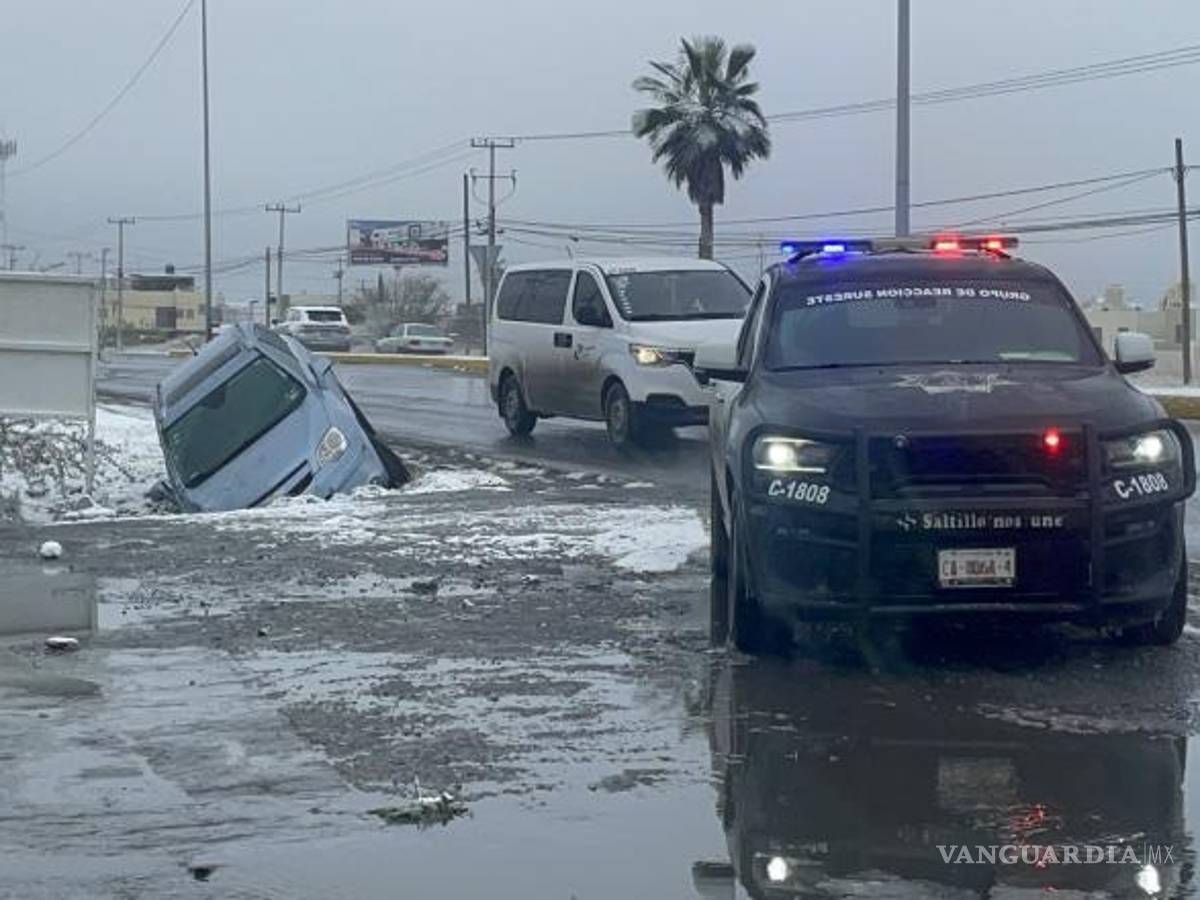 $!El pavimento congelado fue un factor determinante en el accidente registrado en la mañana de este martes.