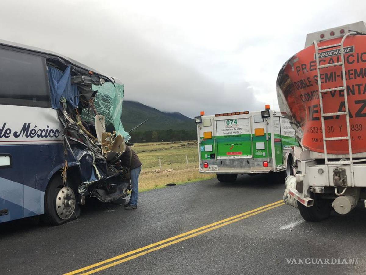 $!Accidente en carretera a Saltillo deja 36 lesionados, todos pasajeros de camión